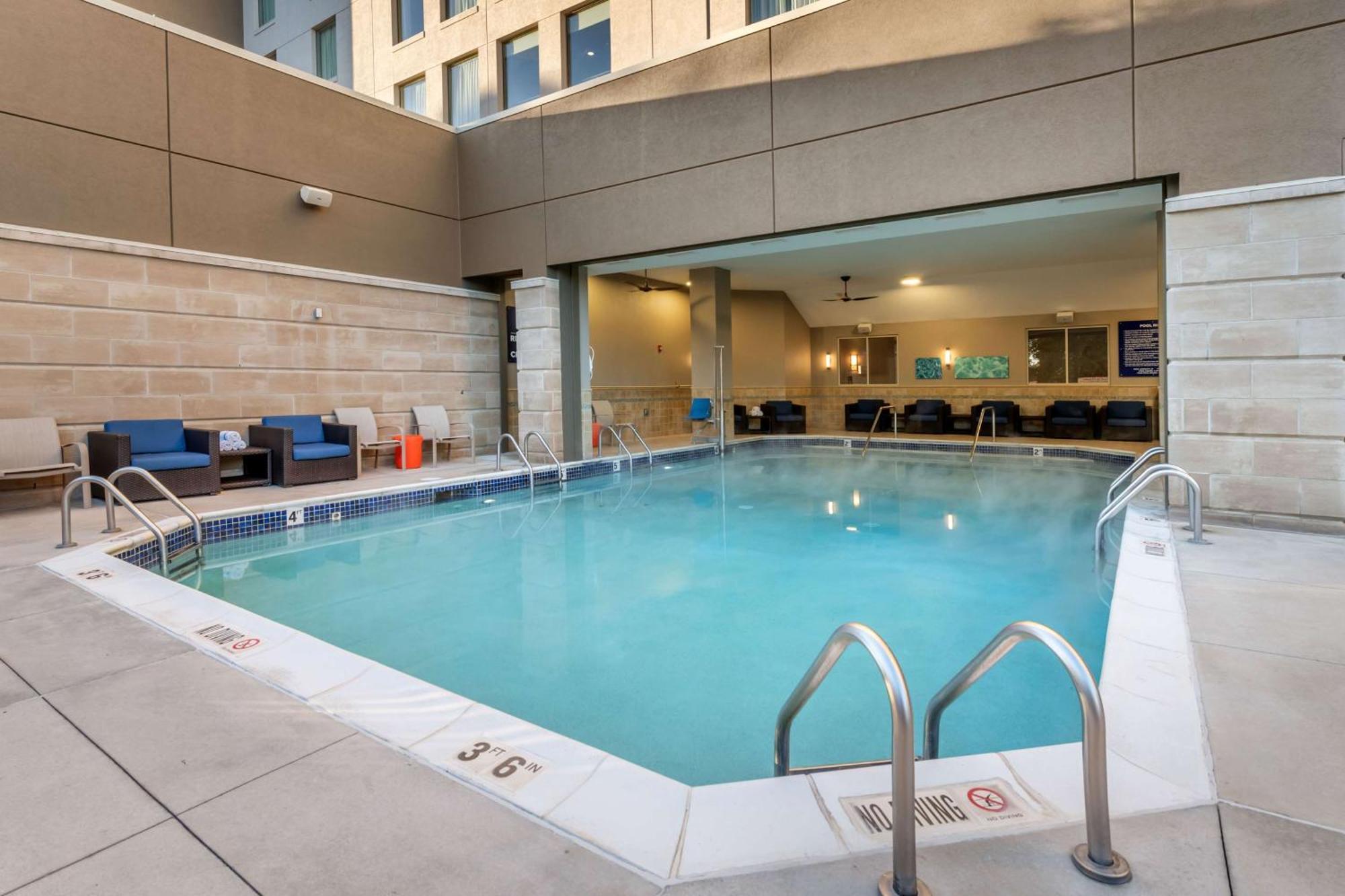 Drury Plaza Hotel 밸도스타 외부 사진