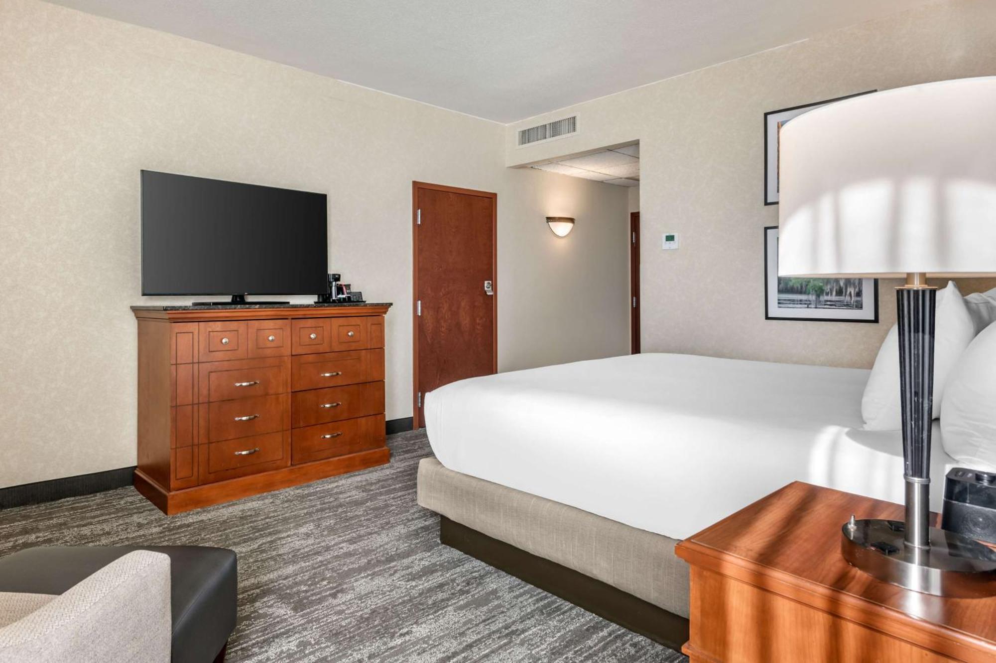Drury Plaza Hotel 밸도스타 외부 사진