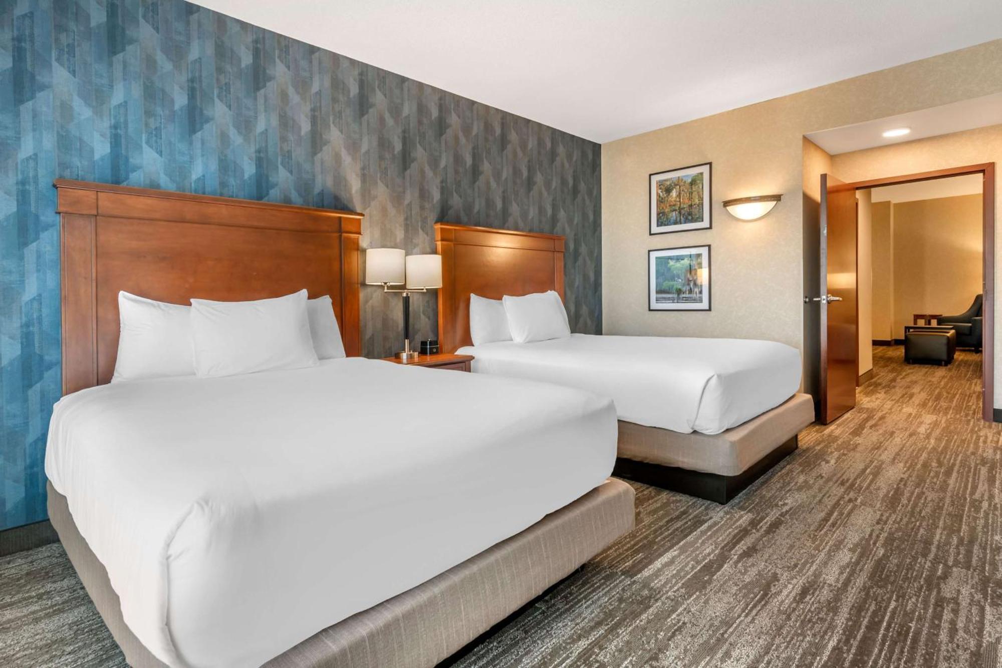 Drury Plaza Hotel 밸도스타 외부 사진