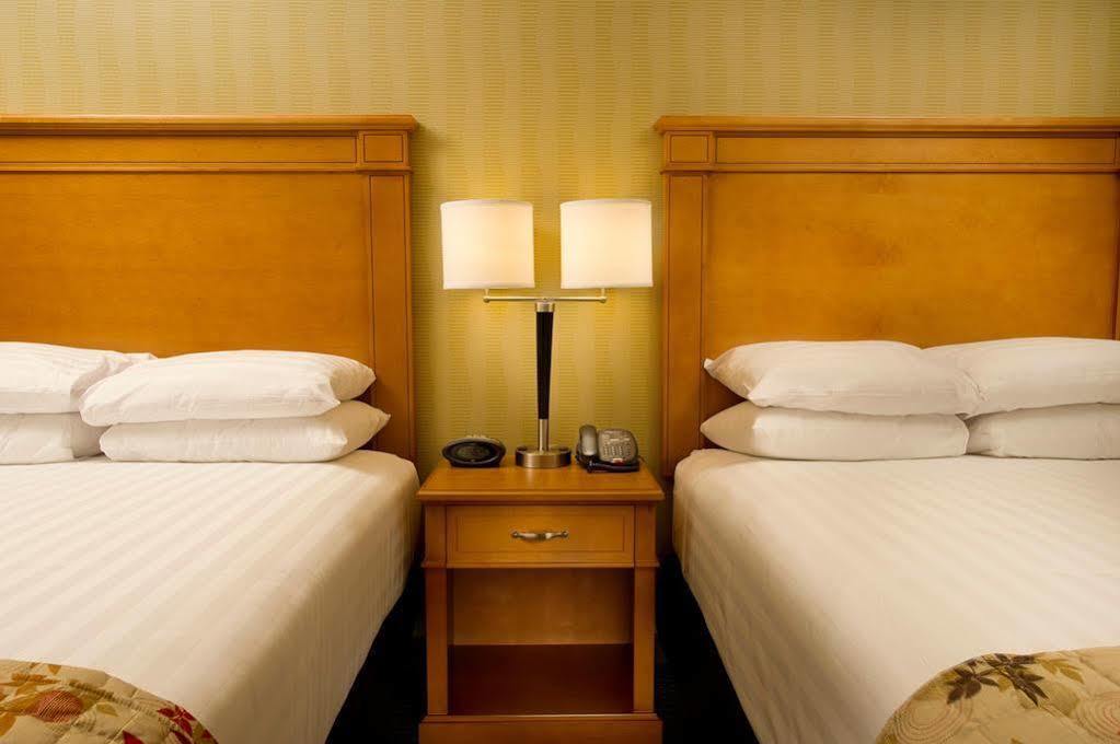 Drury Plaza Hotel 밸도스타 외부 사진
